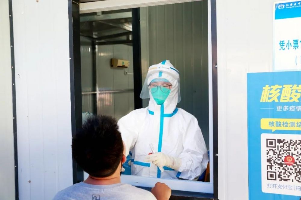 优质服务|贴心！江津区中心医院核酸采集点流程优化及优质服务获群众点赞