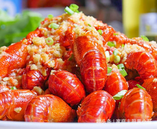 回家|太香了,年夜饭大虾学会此做法,上桌就得抢光,回家必须露一手