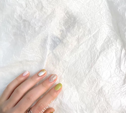 夏日色彩太平淡？那给指尖来点“绿”吧