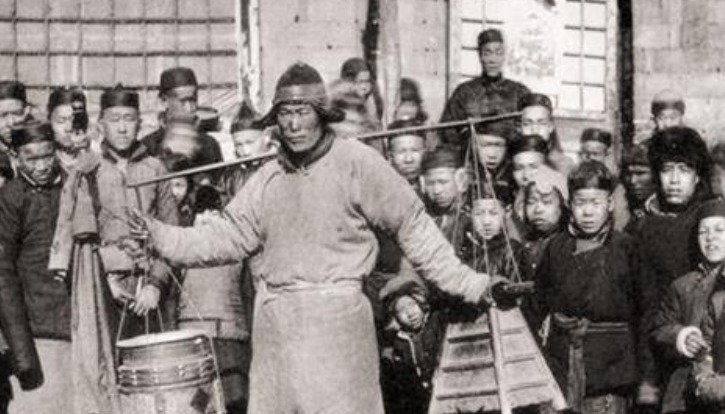 外地人&30年前,那些卖刀不收钱、留下预言的“赊刀人”,到底什么来头