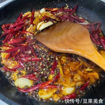 这样做蒜苔麻辣鸭丝，隔壁小孩都馋哭了