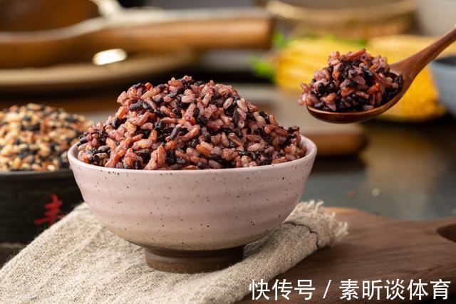 赘肉|减肥不能吃花生?营养师提醒:若不想腰上长赘肉,少吃这5种食物