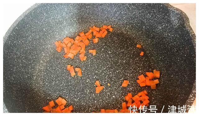 剩饭救星,一个小妙招让你的米饭好吃到爆,五分钟就能上桌!