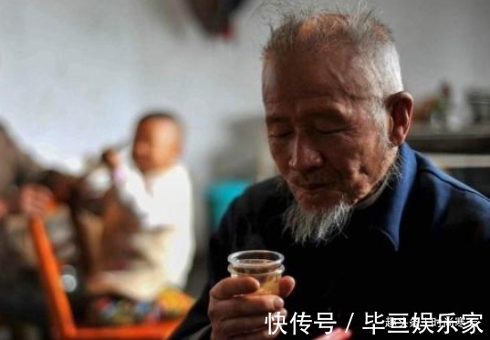健康长寿|104岁老人抽烟喝酒不运动,他说长寿不算难,从不碰一件事