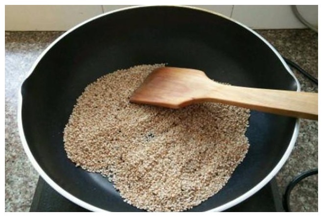 这种佐料,我家一次做5斤,夹馒头和拌面条都非常香,你吃过吗