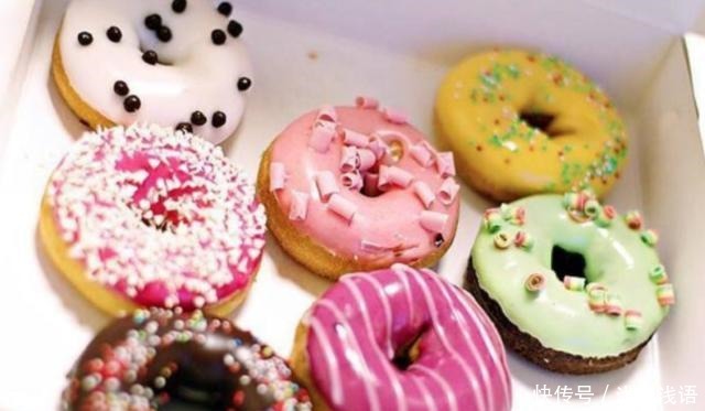 只适合拍照却很难吃的几种“网红食物”,别再被靓丽的外表欺骗了!