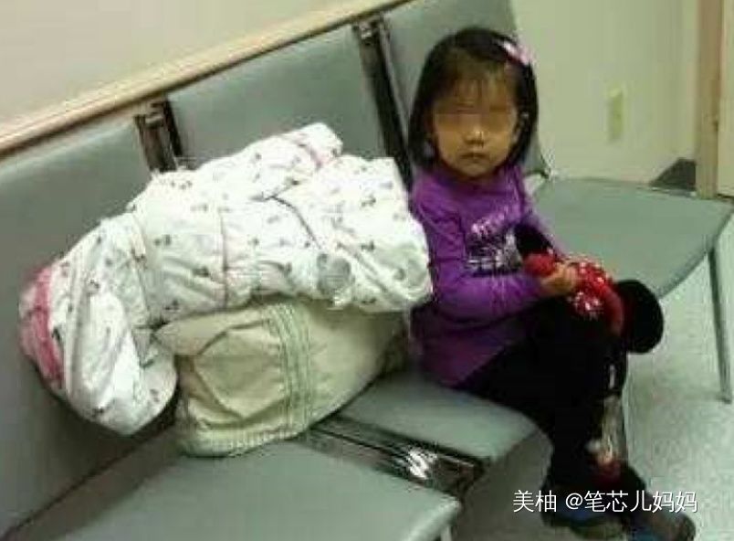 分娩|孕妈深夜生二胎，产房外女儿独自一人等待，孩子的话让护士哽咽