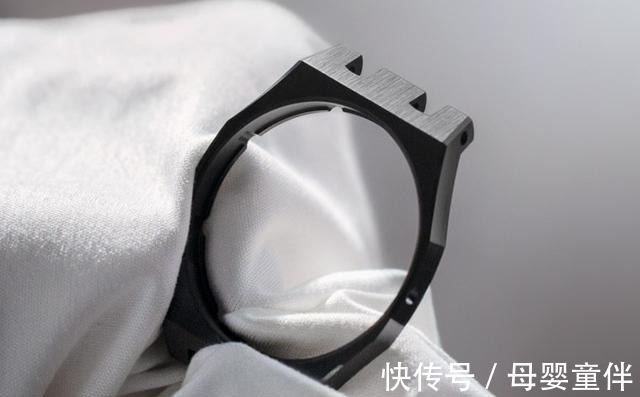 表壳@爱彼皇家橡树自动表34mm,连发白金霜金和黑陶瓷新表