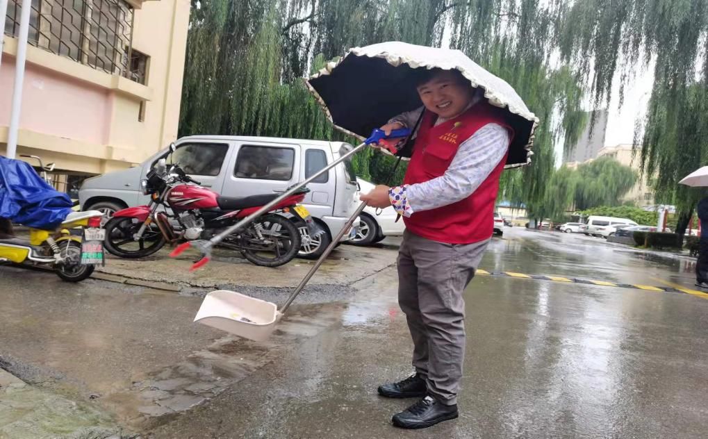 志愿服务|秋雨绵亘寒意袭，创城热忱暖心脾——水发天源冒雨开展创城志愿服务