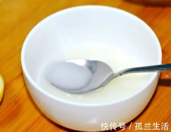 好处|白醋和牙膏混合在一起,还有这2个好处,轻松解决家里污渍