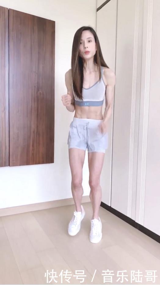 小龙,肌肉明显没赘肉,感觉体脂率真挺低的