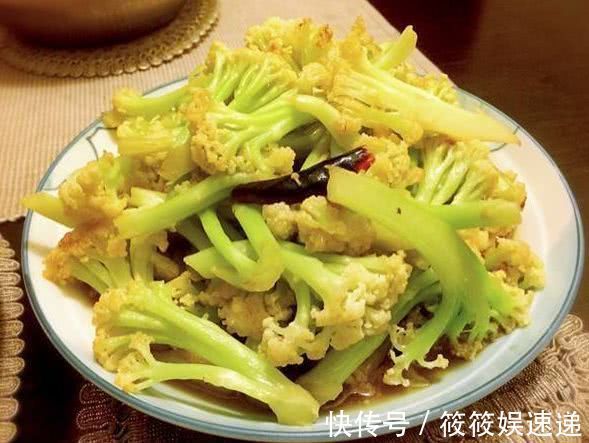 炒花菜时不要急着焯水,大厨教你一招,炒出来的菜鲜香味美!
