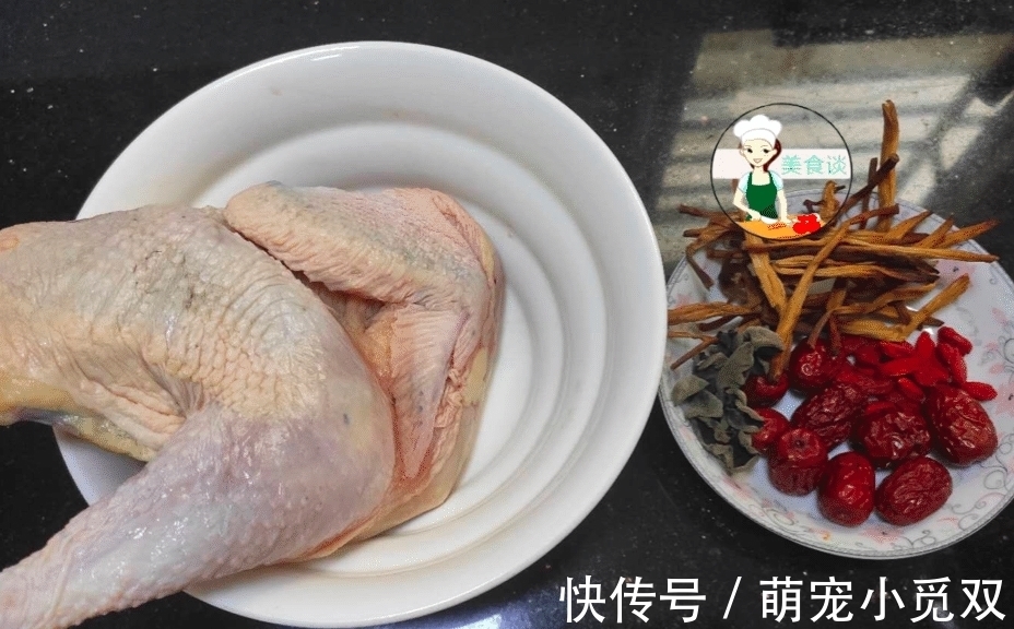 营养健康|木耳跟这菜是绝配,蒸一蒸就好,营养好吃不上火,常吃提高免疫力