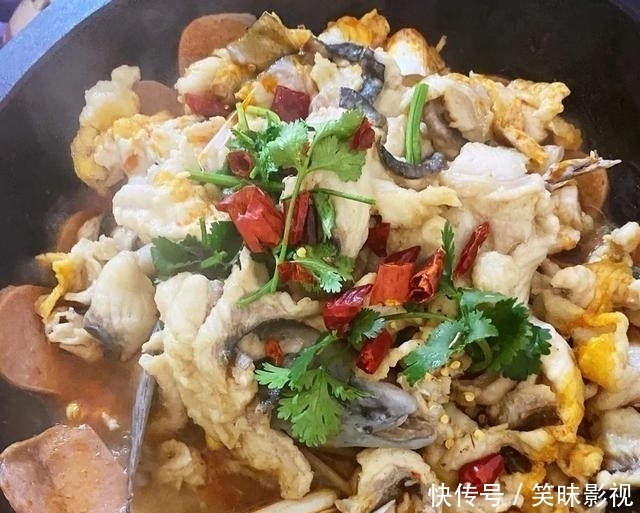 石锅|青岛第一家石锅鱼店,现杀活鱼,先吃鱼,后涮菜,十三年的老味道