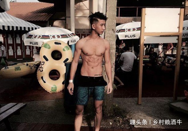 增肌|24岁帅气小伙，“奶油脸”硬汉身，吸引无数女粉疯狂舔屏