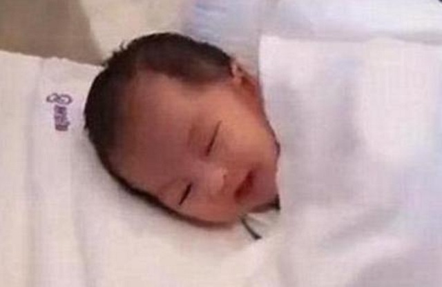 我愿意|“高颜值女婴”火了,靠容貌征服网友,网友惊叹:我愿意等你长大