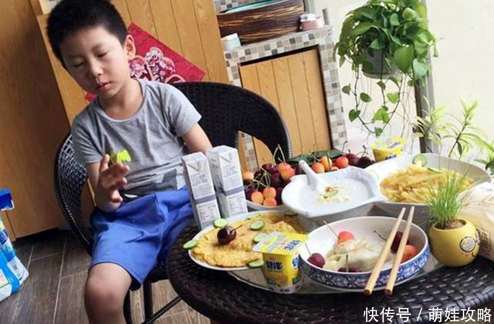 菲菲|中国妈妈常做的三种“糊弄早餐”,看似省事有营养,实则害娃不浅