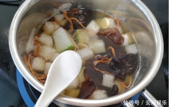 煮肉时,上面飘着的白沫究竟是精华还是脏东西?看完涨知识