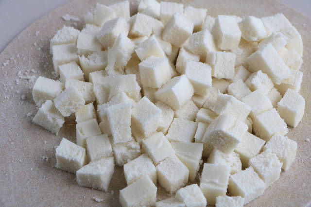 剩馒头别蒸着吃了，5分钟做成早餐，比肉还好吃，每次一锅吃精光