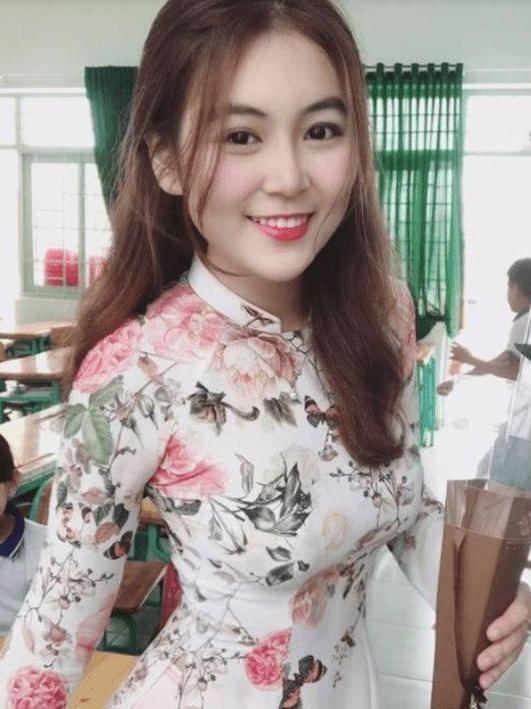 越南 越南的一名女教师走红互联网,穿着旗袍秀身材,运动才是最主要的