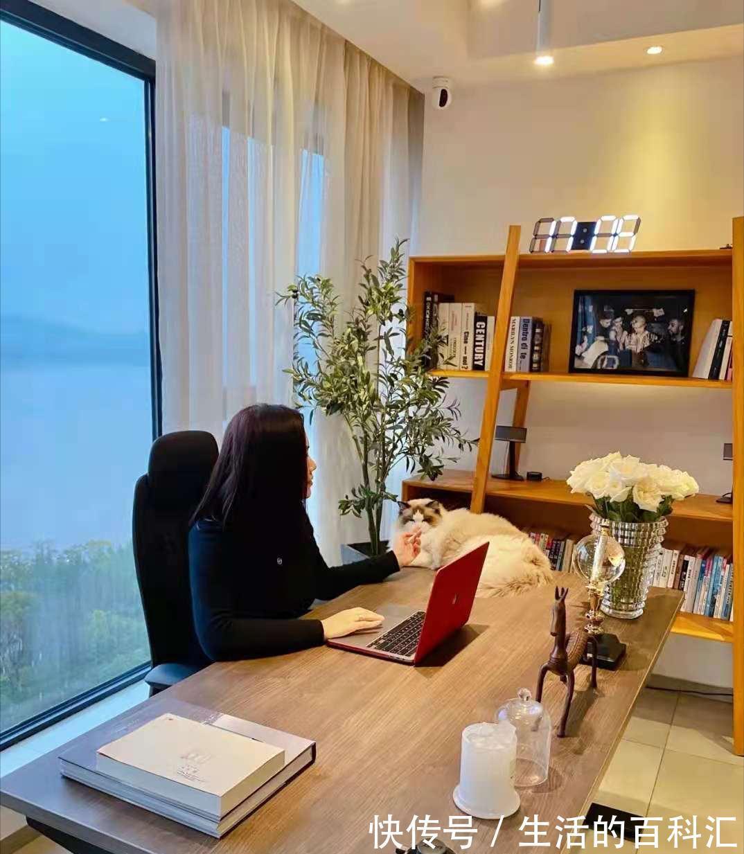 书房|不浪费5m2的阳台空间,建议少花钱,“穷装”更漂亮、更实用