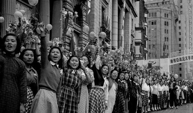 困难重重|女人剪发再平常不过之事，曾经一度困难重重，深感女人解放之不易