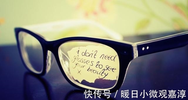 实锤|又见穿越者实锤?500年前一幅画放大10倍,竟发现一个眼镜男?