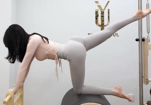 成就|日本53岁阿姨荣获选美冠军,被小24岁男友倒追,这项运动成就了她