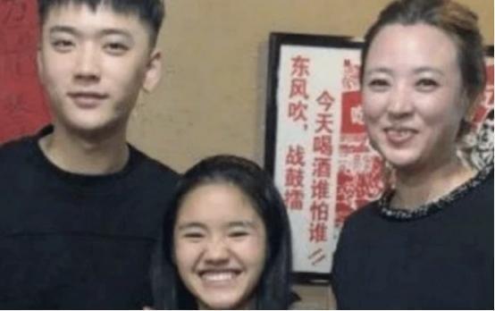 变形记唯一丑小鸭变变天鹅的农村姑娘,被城市富豪家当亲女儿照顾