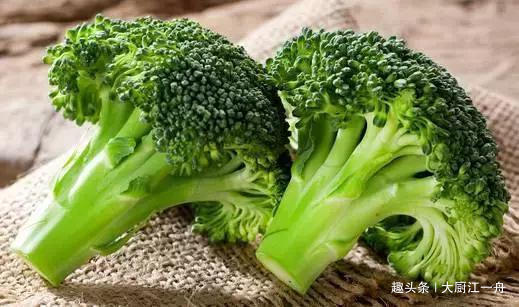 原来西兰花里真的有虫卵，菜农教你这样做，脏东西自动跑出来