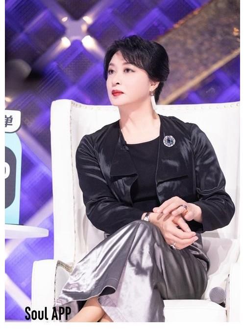 《追光吧！》二公舞臺致敬人民子弟兵 追光者體驗準(zhǔn)軍事化訓(xùn)練展男兒血性