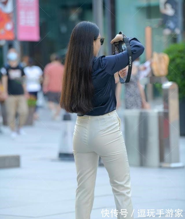 衬衫 深蓝色衬衫搭配白色西裤,清新干练,又美又飒!