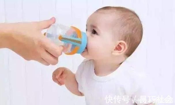 喂养|六个月的宝宝有这些表现，说明是不想喝水了，你都了解吗