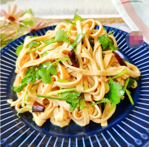 发硬|拌干豆腐丝,干豆腐直接焯水就外行了,没做这1步,难怪口感发硬