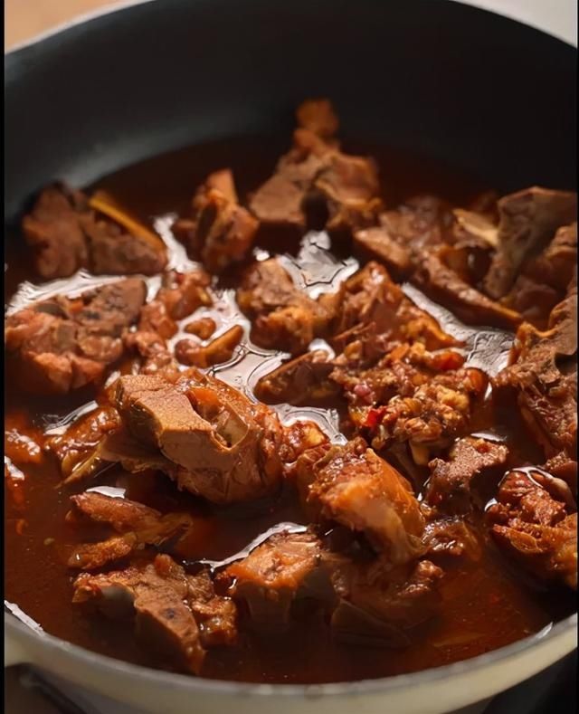 大骨|色香浓郁酱大骨，一口忘掉人生苦