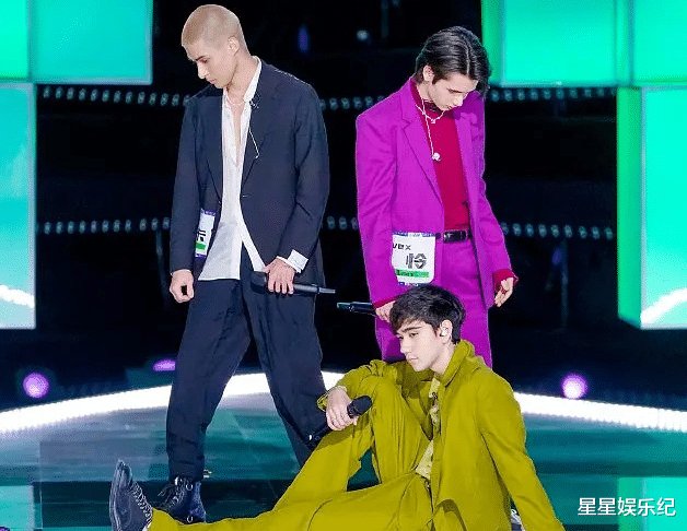 《创4》口碑逆转，从吐槽“被支教”到惊艳打脸，邓超表情包火了