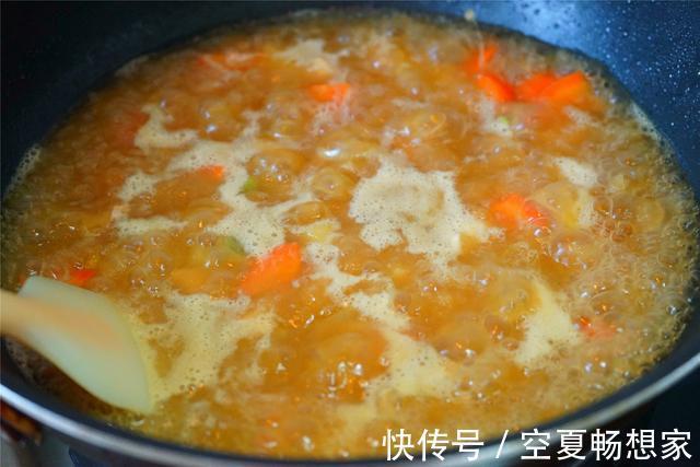 咖喱汤汁|过年囤货,我家一定买这种酱料,不到十元能吃三次,做盖浇饭很香