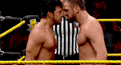 |搞笑GIF图:小哥的技术不错,不但能玩还能清理雪