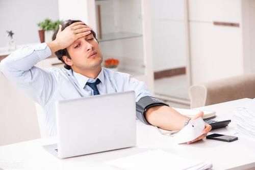 心率|中青年人高血压，为何多是低压高？生活上做好7点，或许不用吃药