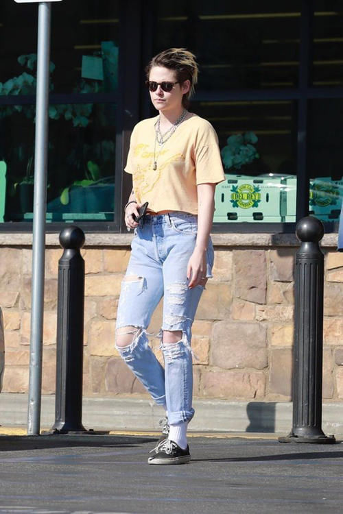 阔腿裤大势已去！今年流行的是“旧裤”，看到明星这样穿我入手了