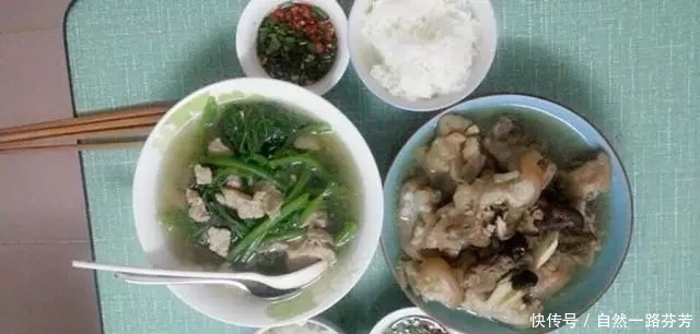 伙食费|每月给孩子1500元伙食费，看到这些饭菜后，我决定给2000