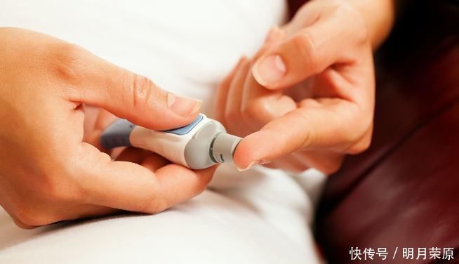 糖尿病人|血糖逐渐失控有征兆,下半身出现3种情况警惕,你的血糖越来越高