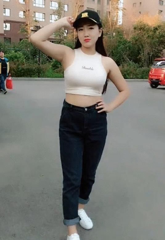 时尚|潮流小姐姐诗情画意,飒爽又酷帅美女,很迷人