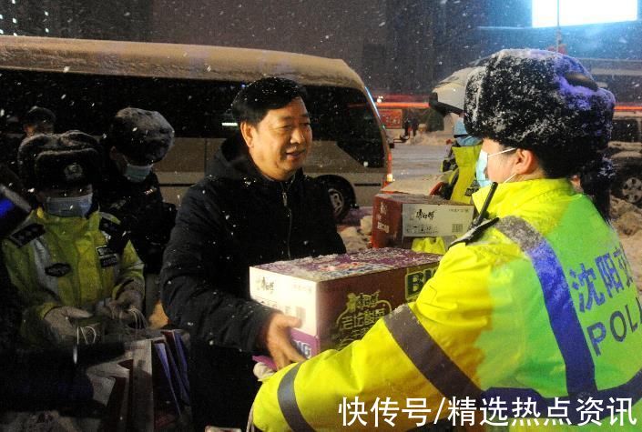 暴雪|沈阳市总工会紧急拔付500万元慰问奋战一线的环卫职工和执勤交警