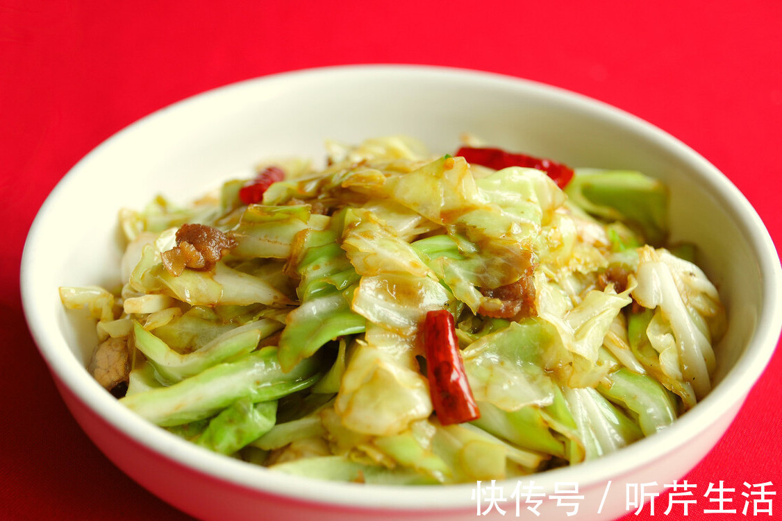 猪油|炒包菜，别再直接下锅了，牢记这1步，包菜更爽脆，颜色更翠绿