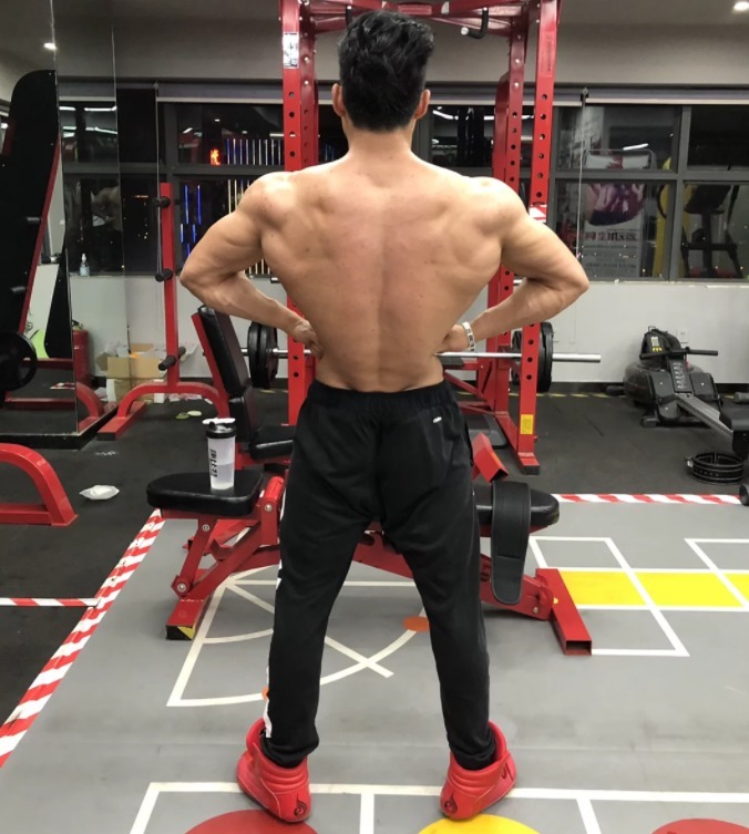 小毛睿|健身前骨瘦如柴,健身后蜕变成强壮的肌肉男,真励志!