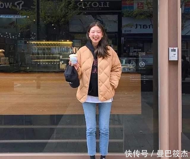 2021最流行这样穿，卫衣+阔腿裤，搭什么鞋子都好看