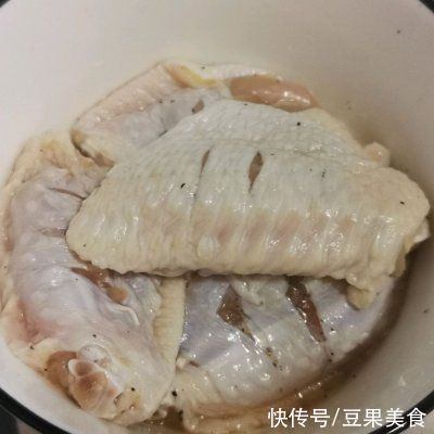 下酒菜|不可错过的下酒菜超简单咸蛋黄鸡翅，过瘾