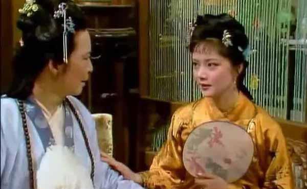 薛姨妈!明明是表姐,薛宝钗为什么称呼王熙凤为凤丫头?