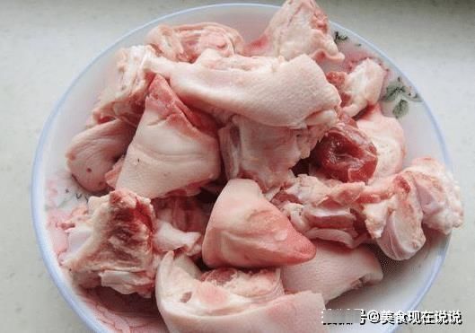 腥臭味|炖猪蹄怎么做才没腥味?学会3个窍门,猪蹄香浓不腥,肉质软烂